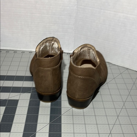 Life Stride Tan Ankle Booties - Picture 4 of 8